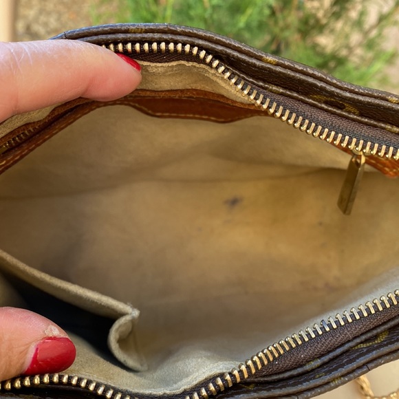 Louis Vuitton - Picture 10 of 16